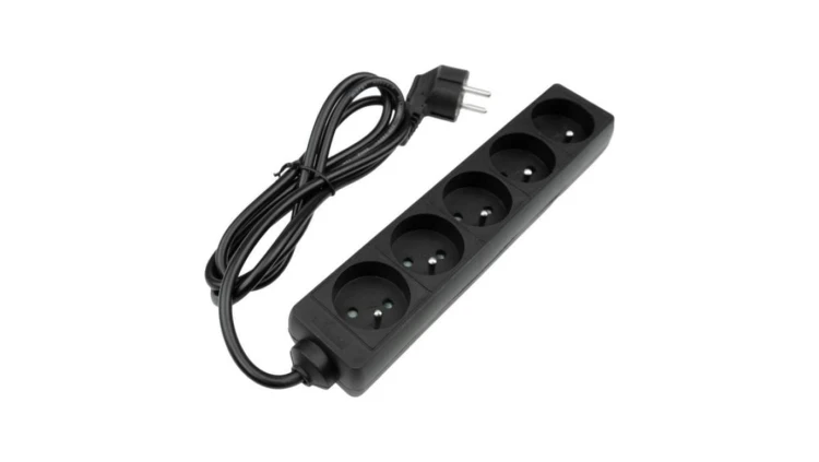 Przedłużacz 5 gniazd 1.5m z/u 3x1.0mm2 CZARNY