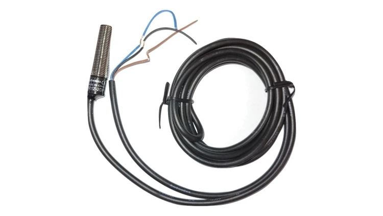 Czujnik indukcyjny cylindryczny M12 z przewodem 2m Sn=2mm 10-30VDC PNP NO LED IP67 PR12-2DP