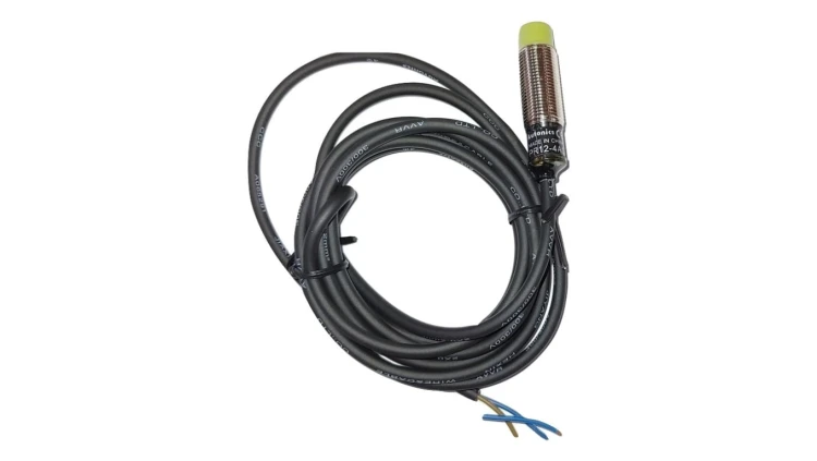 Czujnik indukcyjny PR12-4AO M12 4mm 100-240VAC NO z przewodem 2MB PR12-4AO